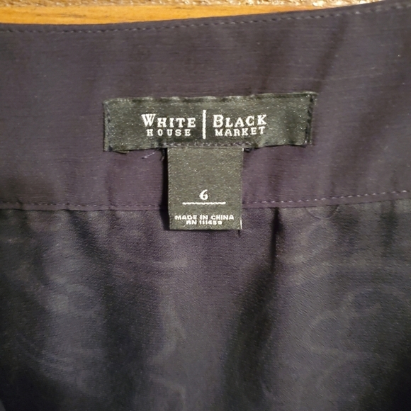 White House Black Market Pleated, Zips on side, white, black, and red. Size 4 - Picture 6 of 7